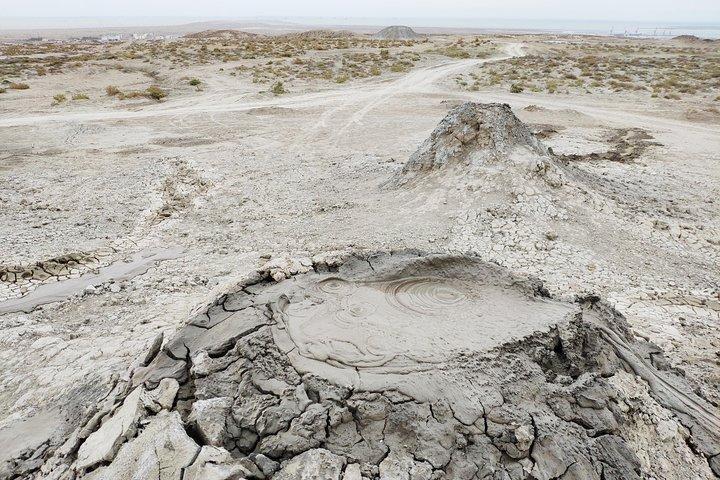 Fulldagstur: Qobustan Museum, Mud, Ateshgah Fire Temple og Qala Museum
