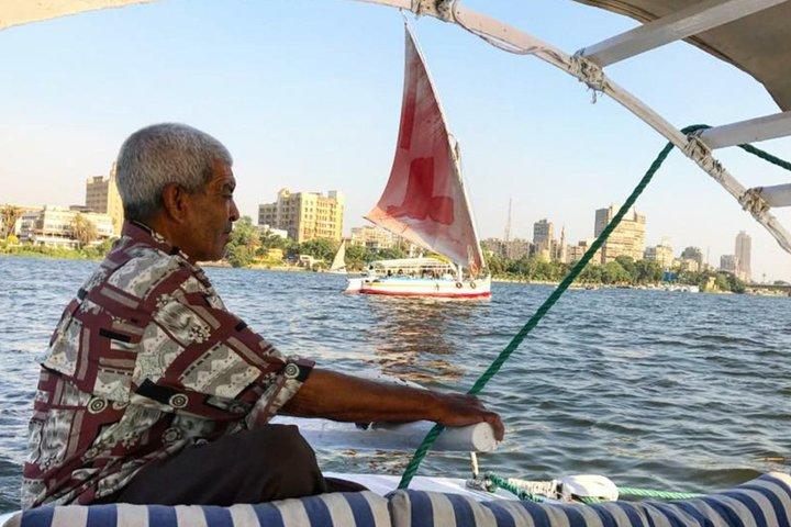 Passeio Privado de Felucca Egípcia no Nilo com almoço tradicional