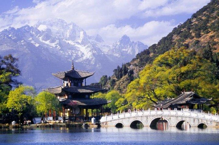 Private Lijiang Day Trip to Upper Tiger Leaping Gorge e Black Dragon Pool