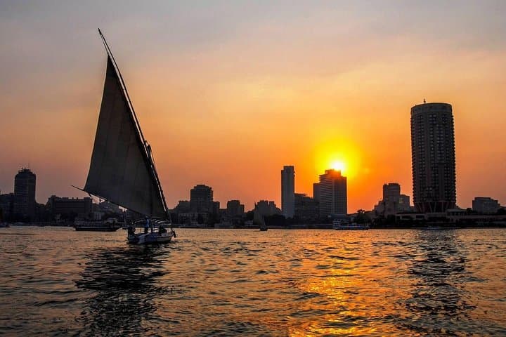 Private sailing boat ( Felucca )for one hour on Nile and lunch