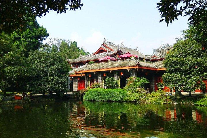 Taoist Qingcheng Mountain og Dujiangyan Irrigation System Day Trip