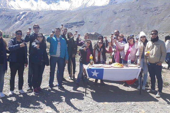 Cajon del Maipo and Hotsprings + Tradition Folk (ticket included)