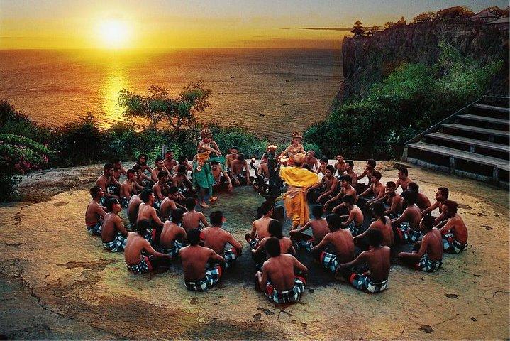 Pilares espirituais de Bali - Templo de Uluwatu e Kecak Dance Tour