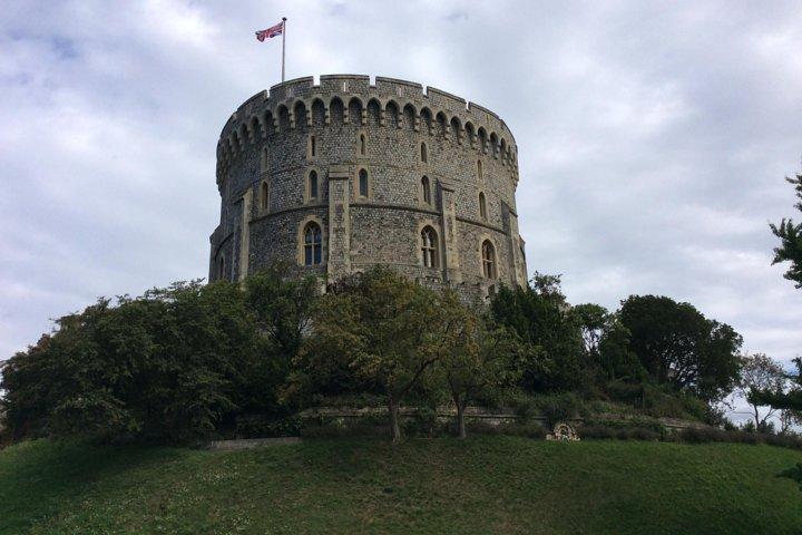 ウィンザー城、公園、ロンドンからの旧市街の半日ツアー