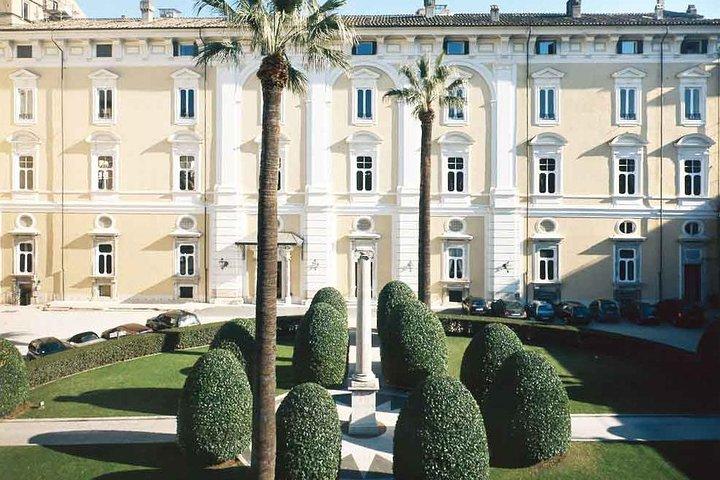 Le Colonna Palace Walking Tour