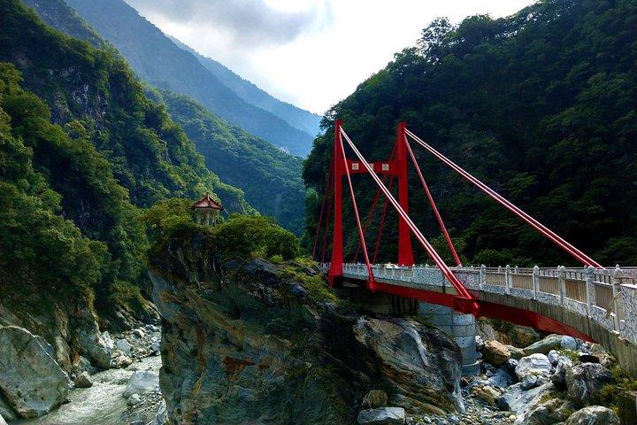 Tour privato del Parco Nazionale Taroko di un'intera giornata dalla città di Hualien