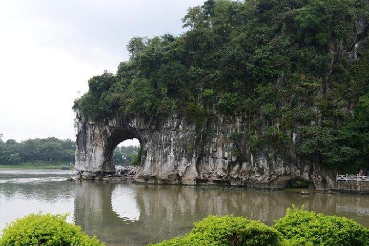 Guilin Half-Day Private Tour til Reed Flute Cave og Elephant Trunk Hill