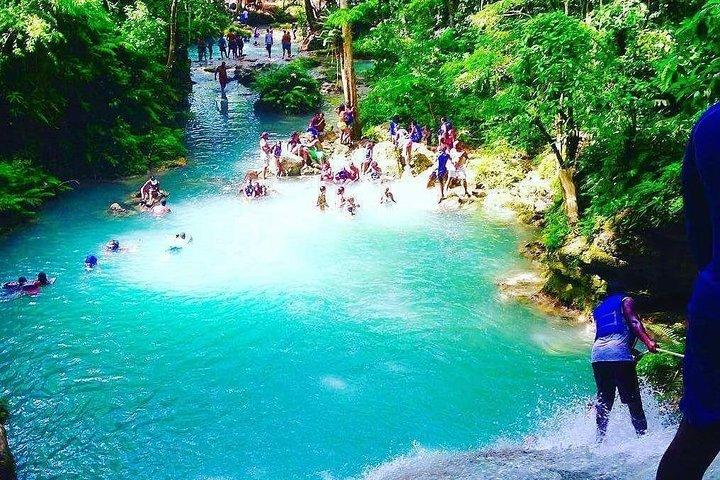 Irie Blue Hole + Horseback Ride & Swim Adventure di Ocho Rios