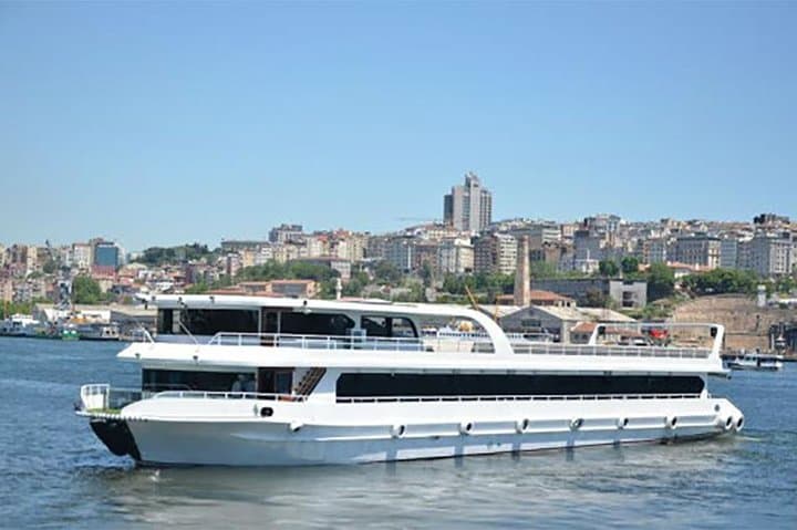 Istanbul Bosphorus Cruise with Dinner and Entertainment