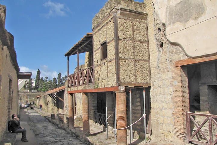 Skip the Line Ancient Herculaneum Walking Tour with Top Rated Guide