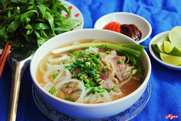 Foodie para grupos pequenos por noite em Saigon (04 horas)