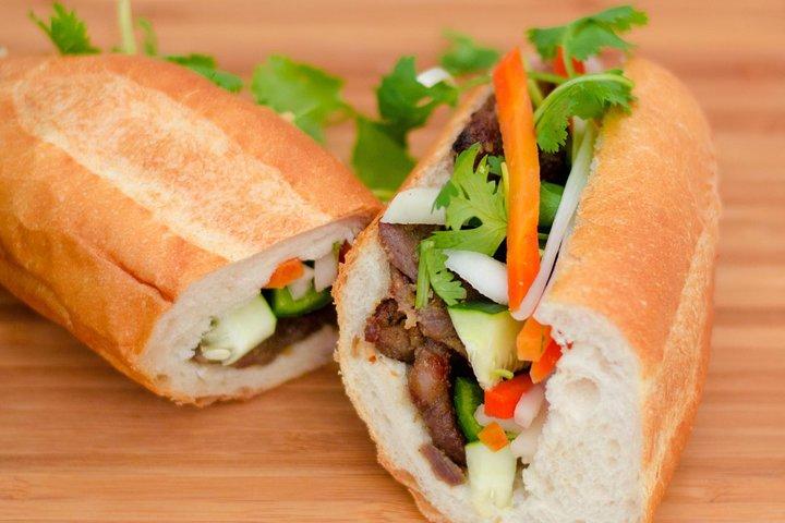 Foodie para grupos pequenos por noite em Saigon (04 horas)