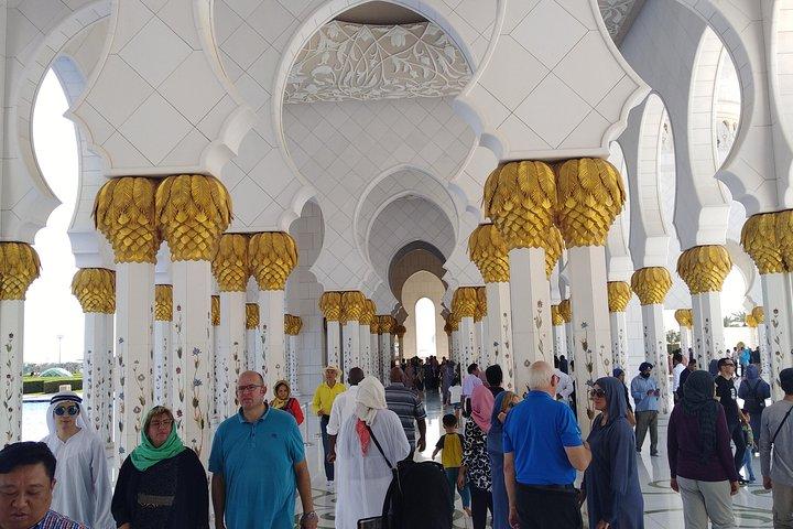 Tour privado desde los hoteles de Ras Al Khaimah: 10 horas en Abu Dhabi con Car & Driver