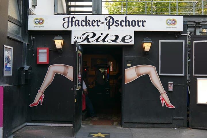Hamburg: Red- & Bluelight - Private guided Reeperbahn Tour