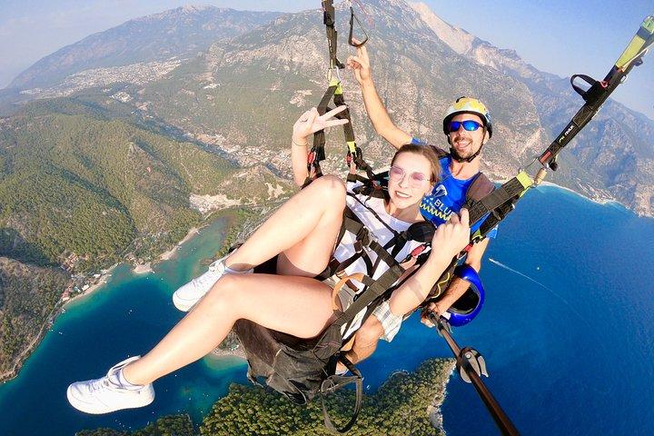 Tandem Paragliding Over The Blue Lagoon i Fethiye