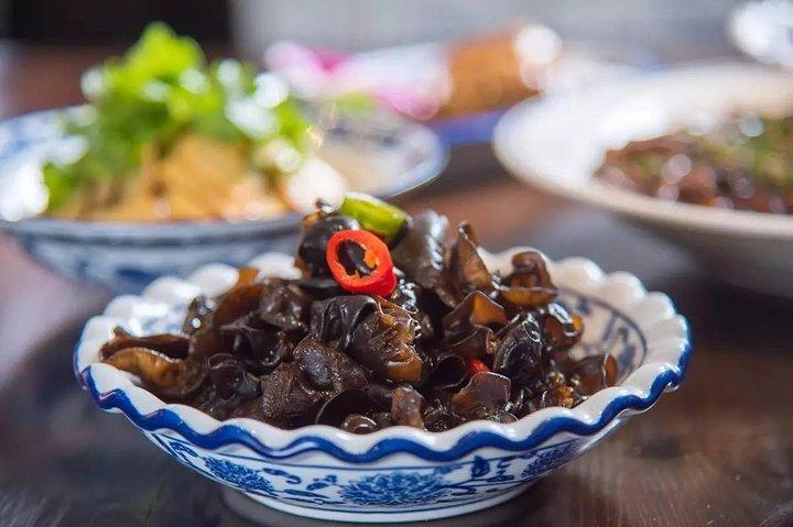 Shanghai di notte con raffinata cena locale e VIP River Cruise Experiences