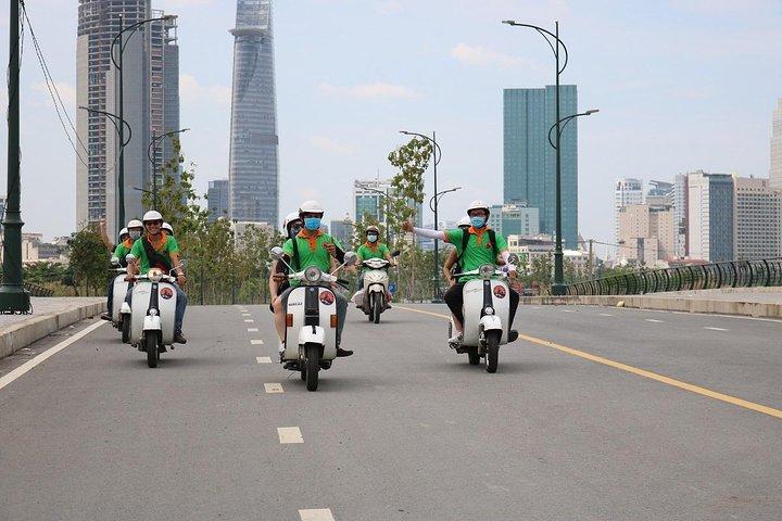 Ho Chi Minh Vespa City Tour 4,5 Stunden