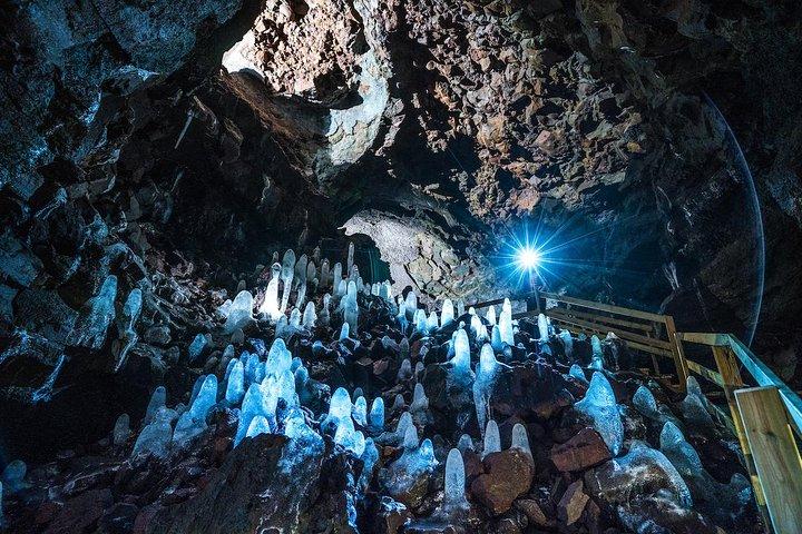 シルバーサークル:溶岩洞窟、滝、アイスランドホース-小グループ