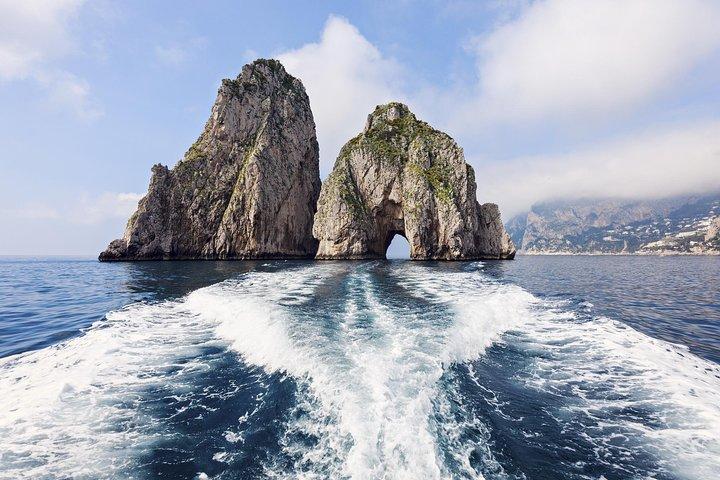小グループ・カプリ島ボート・水泳とリモンチェロ