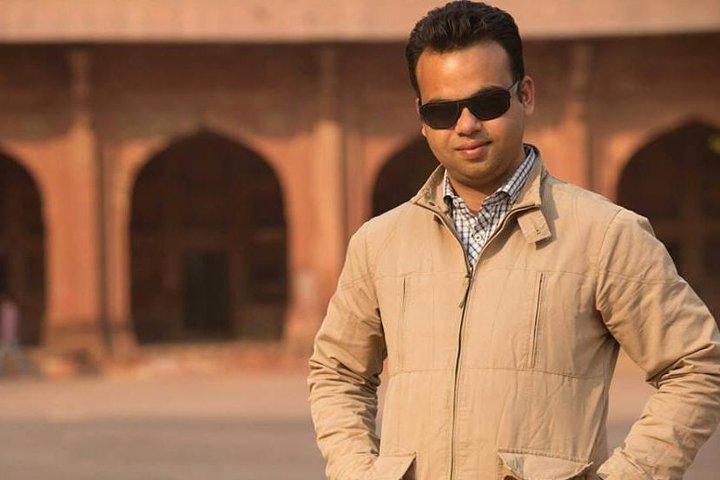 Licensed Tour Guide in Agra for full-day sightseeing