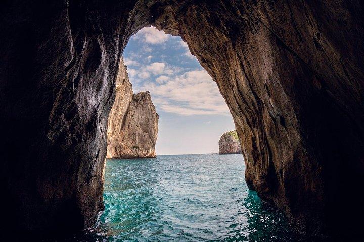小グループ・カプリ島ボート・水泳とリモンチェロ