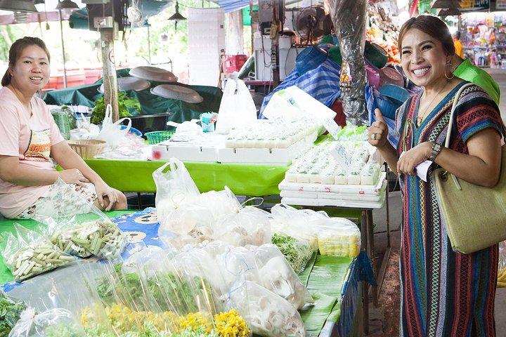 Bangkok Markttour & Thai Kochkurs mit Bootsfahrt mit Aoy