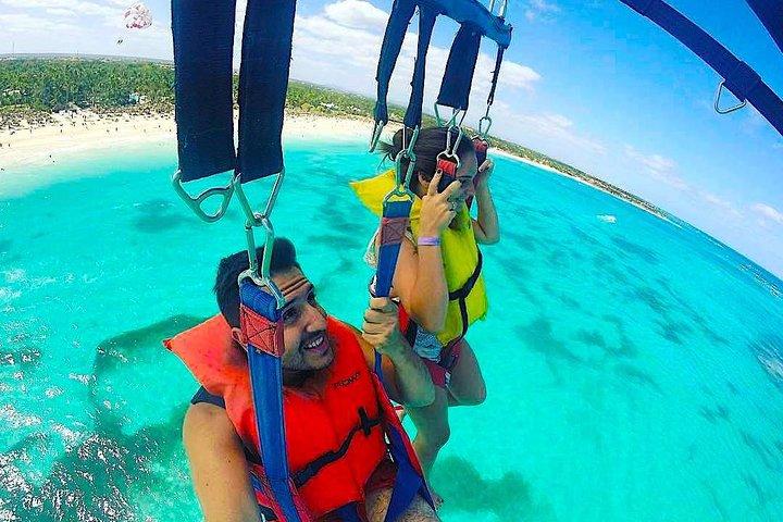 Leuk pakket Parasailing & Party Boat vanuit Punta Cana