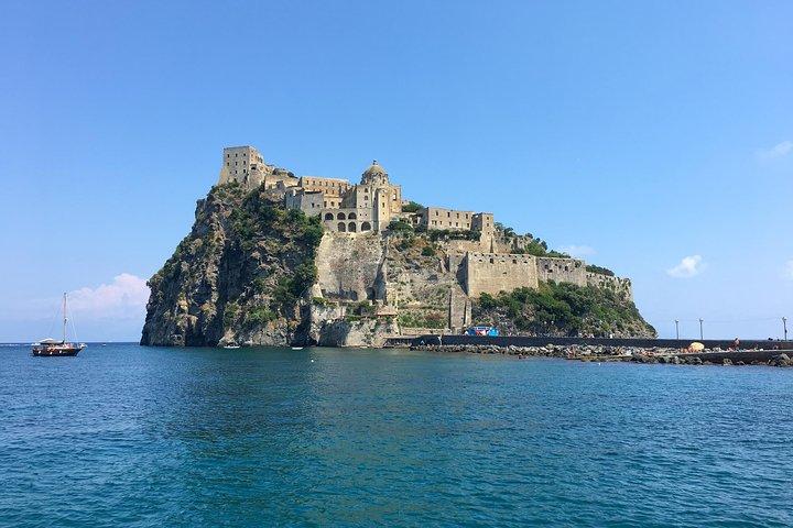 Escursione in barca privata da Napoli a Ischia
