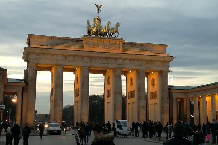 Private Berlin tour by car: 3 hours Highlights > 1 to 6 people