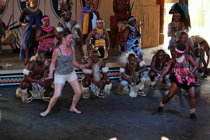 Excursão Berço da Humanidade e Excursão Diurna à Vila Cultural Lesedi
