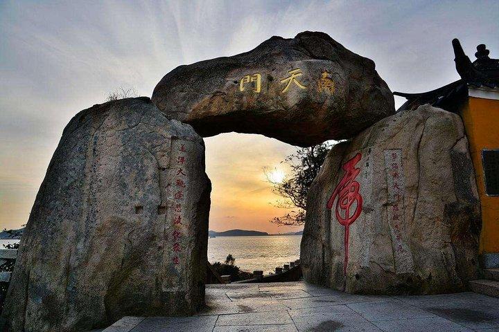 宿泊施設を備えた上海から舟山のプゥーオマウンテンへの2日間のプライベート旅行