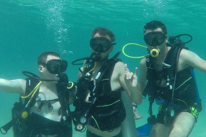 Discover Scuba Diving in Dubai