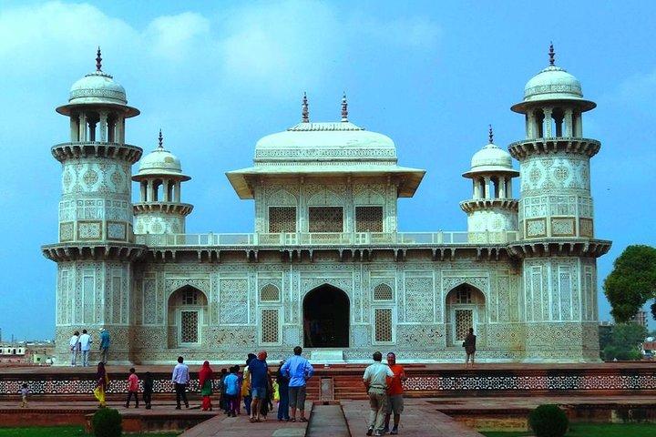 Agra Sightseeing Tour with Guide & Private AC Vehicle