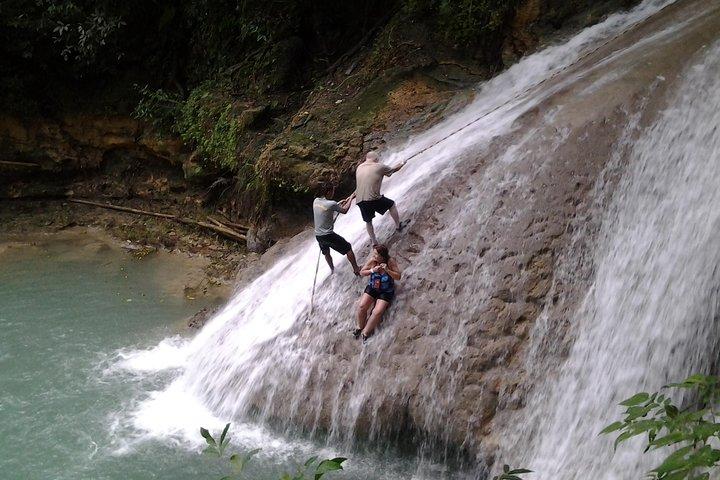 Excursion sur les rives de Falmouth : bouée sur le Blue Hole