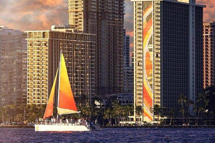 Waikiki: Sunset Cruise from Beach & Cocktail Open Bar | Oahu