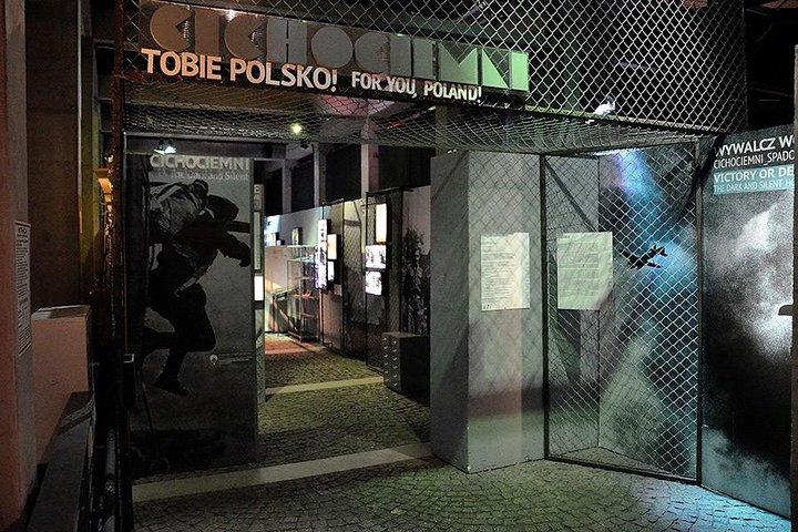 Museu da Revolta de Varsóvia (1944) + Museu POLIN: SMALL GROUP / inc. Pegar/
