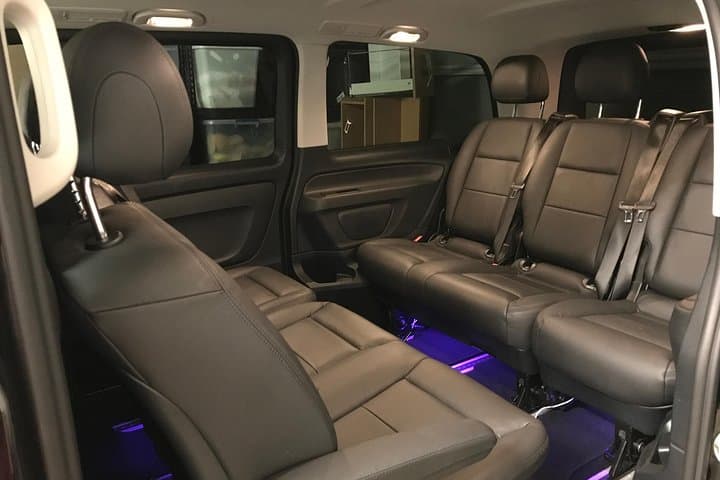 Private Transfer FROM Sydney Airport to Sydney CBD for 1 to 2 pax