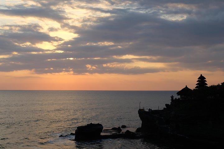 Templo Ulun Danu Bratan com Tanah Lot Sunset