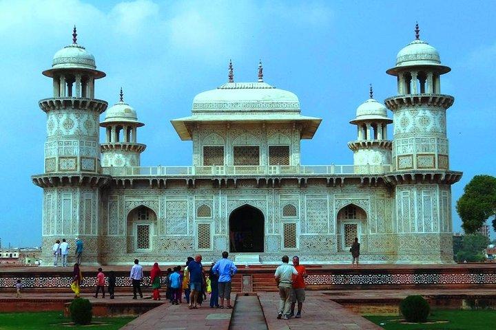 Excursión de un día de Delhi a Agra en tren Vande Bharat con guía