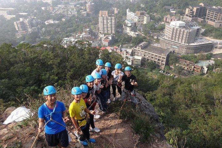 台北市の半日のロッククライミングとラップリング体験