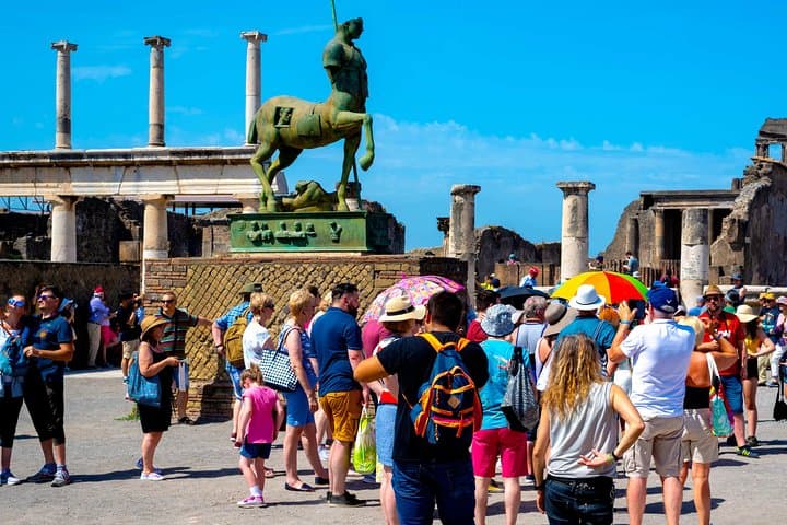 Transfer from Naples to Amalfi-Ravello with 2 hours Private Tour in Pompeii