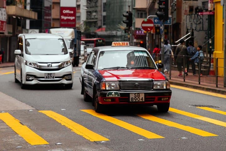 Highlights & Hidden Gems With Locals: Best of Hong Kong Private Tour