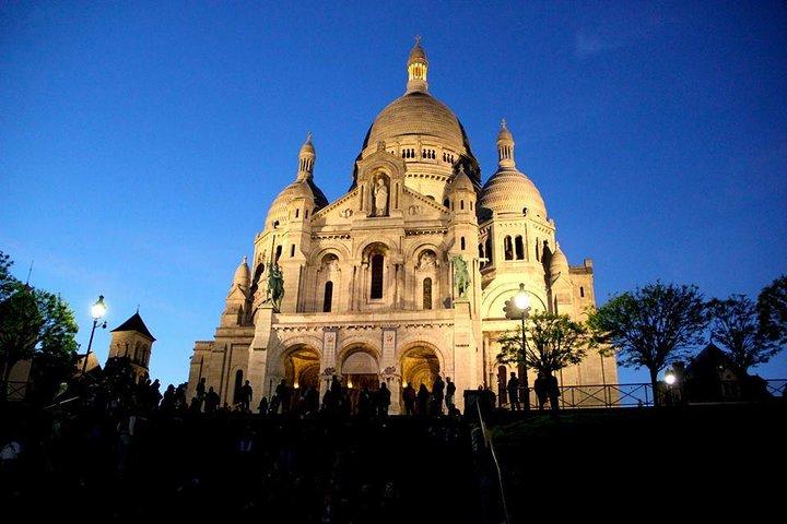 Montmartre från Moulin Rouge till Sacré Coeur Night Tour med ett glas champagne