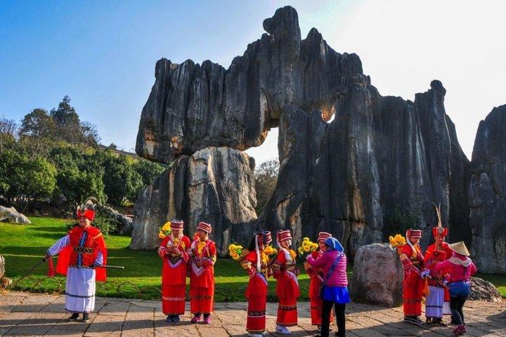 Um dia Stone Forest e Nuohei Yi Village Tour