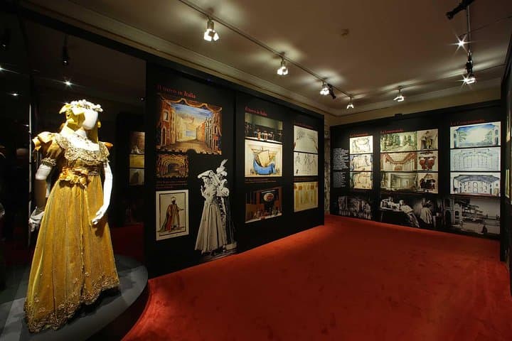 La Scala Theatre and Museum Tour in Milan With Guide