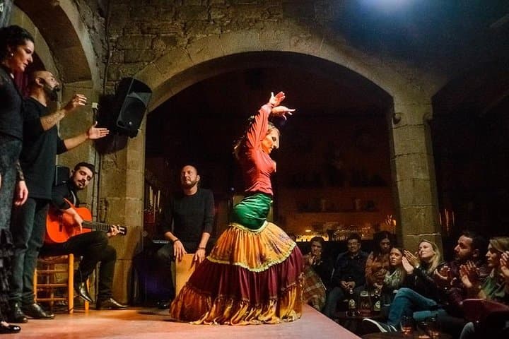 Private Tour: Tapas, Wine & Flamenco Show in Barcelona’s Old Town