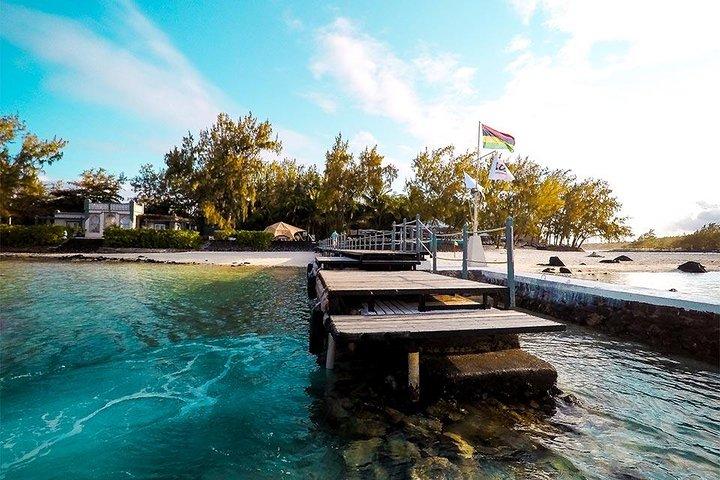 無料のアクティビティを含むオールインクルーシブでのIle aux 2 Cocos 1日