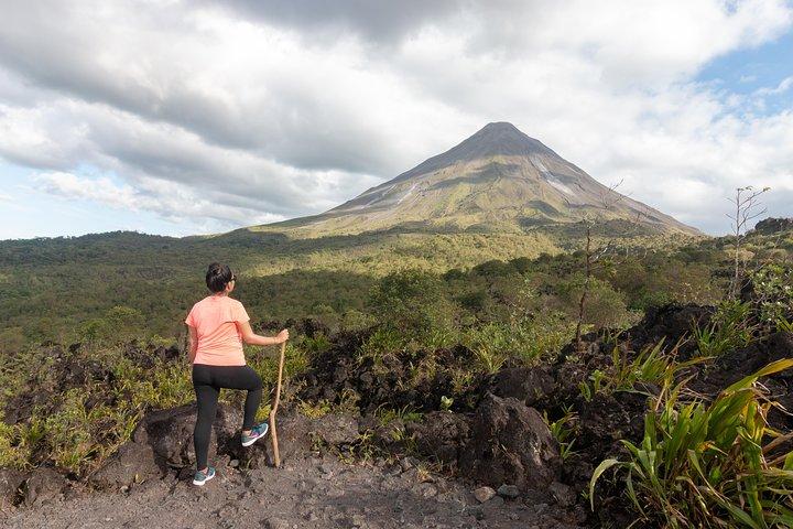 Kombi-Tour Vulkan Arenal: Vulkanwanderung und Wasserfall La Fortuna