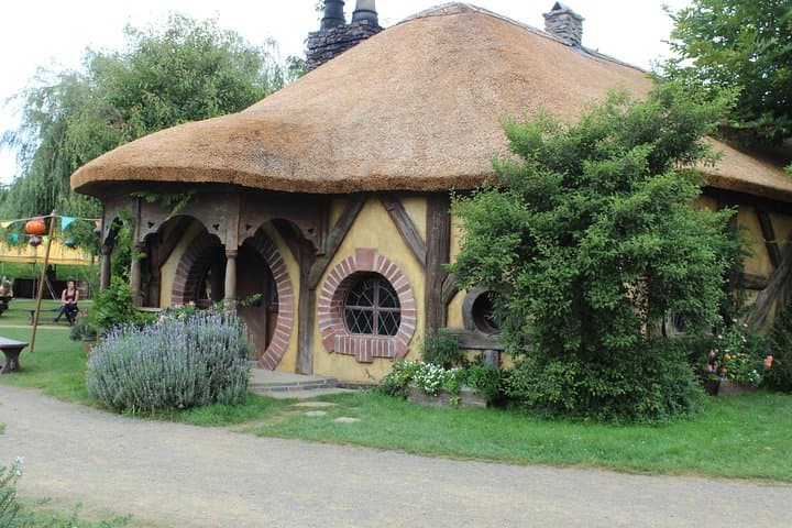 Hobbiton Afternoon Tour in Luxury Minibus from Auckland
