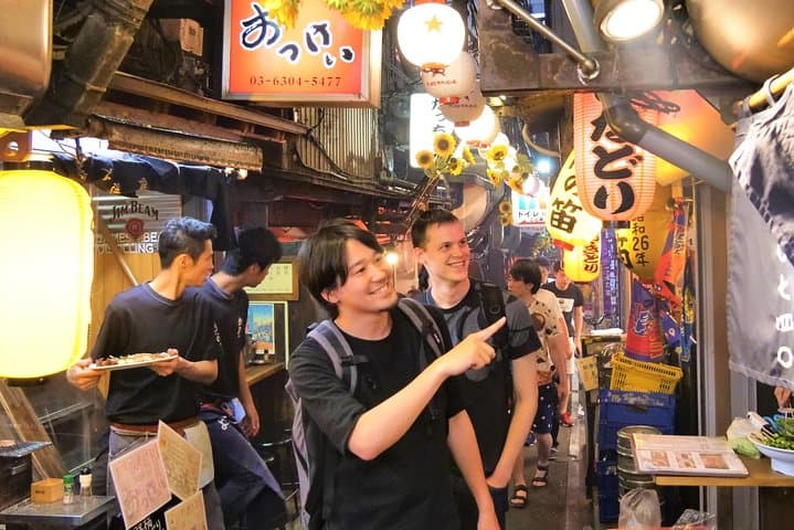 Tokyo Bar Hopping Tour in Shinjuku (All-You-Can-Drink + Dinner)